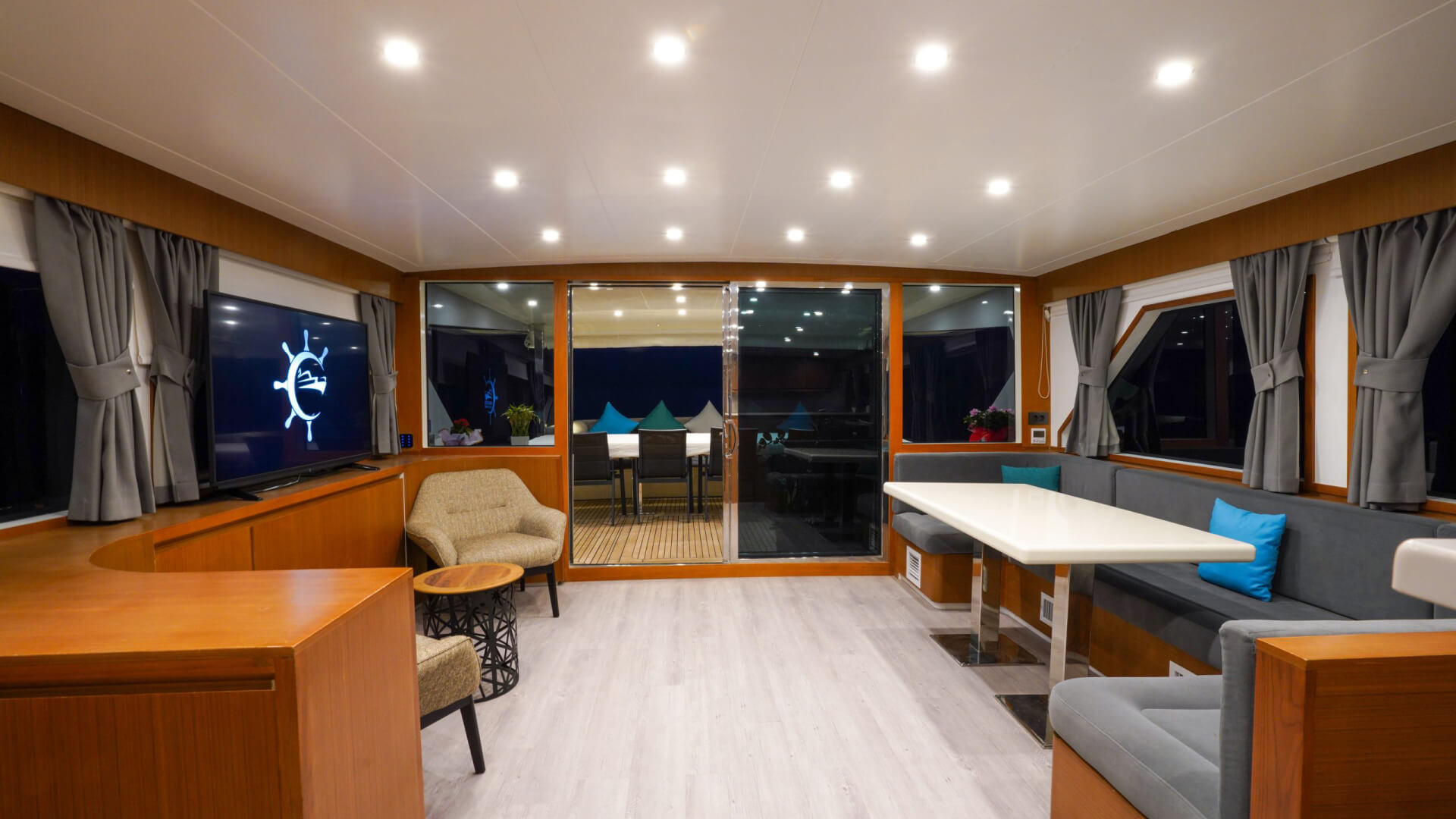 Delux Trawler Kiralama 5 Kabin 30 Metre