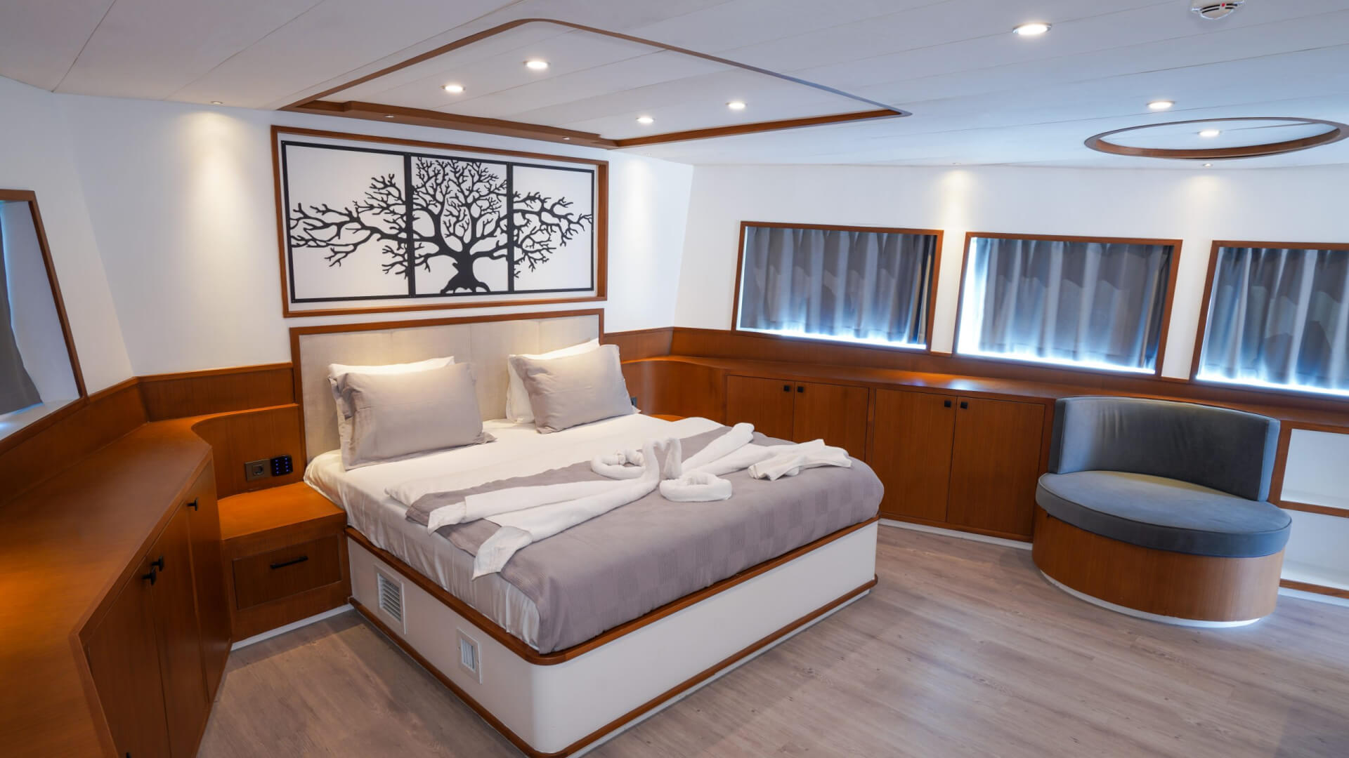 Delux Trawler Kiralama 5 Kabin 30 Metre