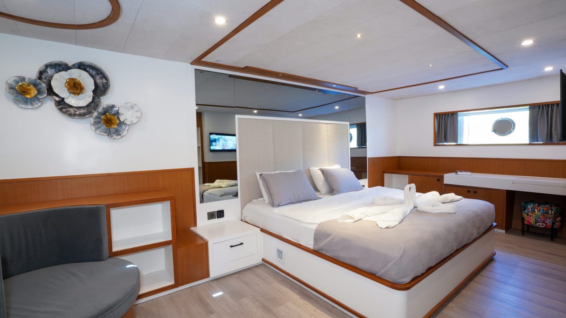 Delux Trawler Kiralama 5 Kabin 30 Metre