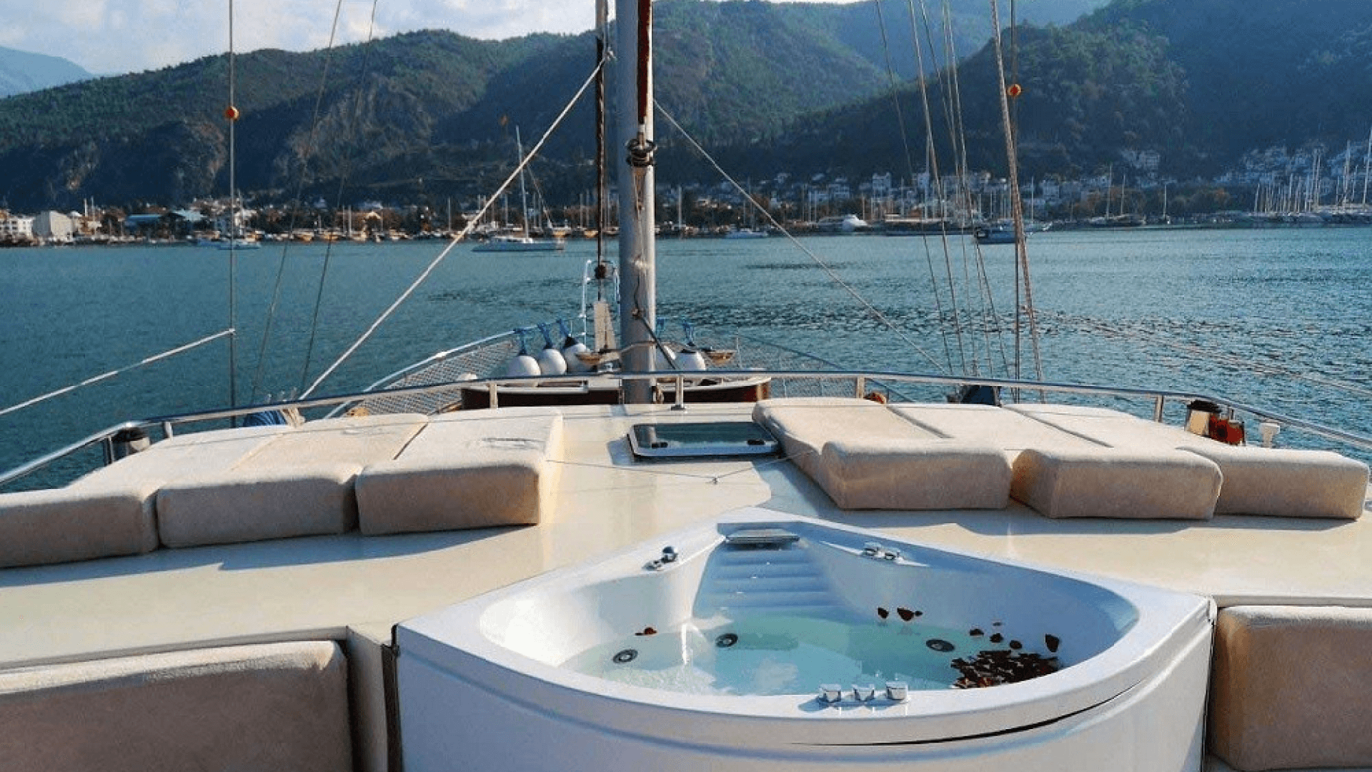 Fethiye Gulet Kiralama 6 Kabin 30 Metre