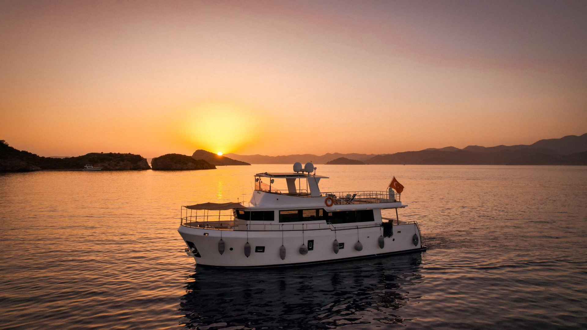 4 Kabin Trawler Kiralama 8 kişi Lüx  Konaklama
