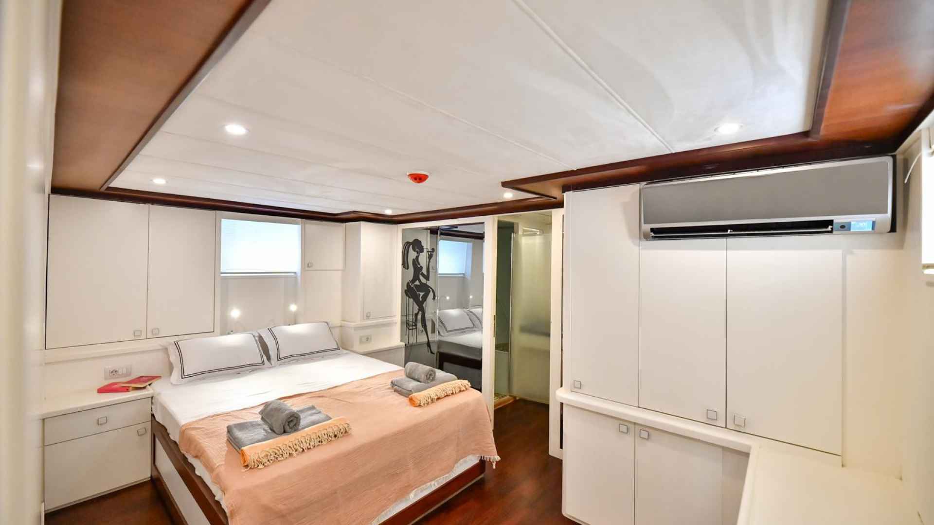 4 Kabin Trawler Kiralama 8 kişi Lüx  Konaklama