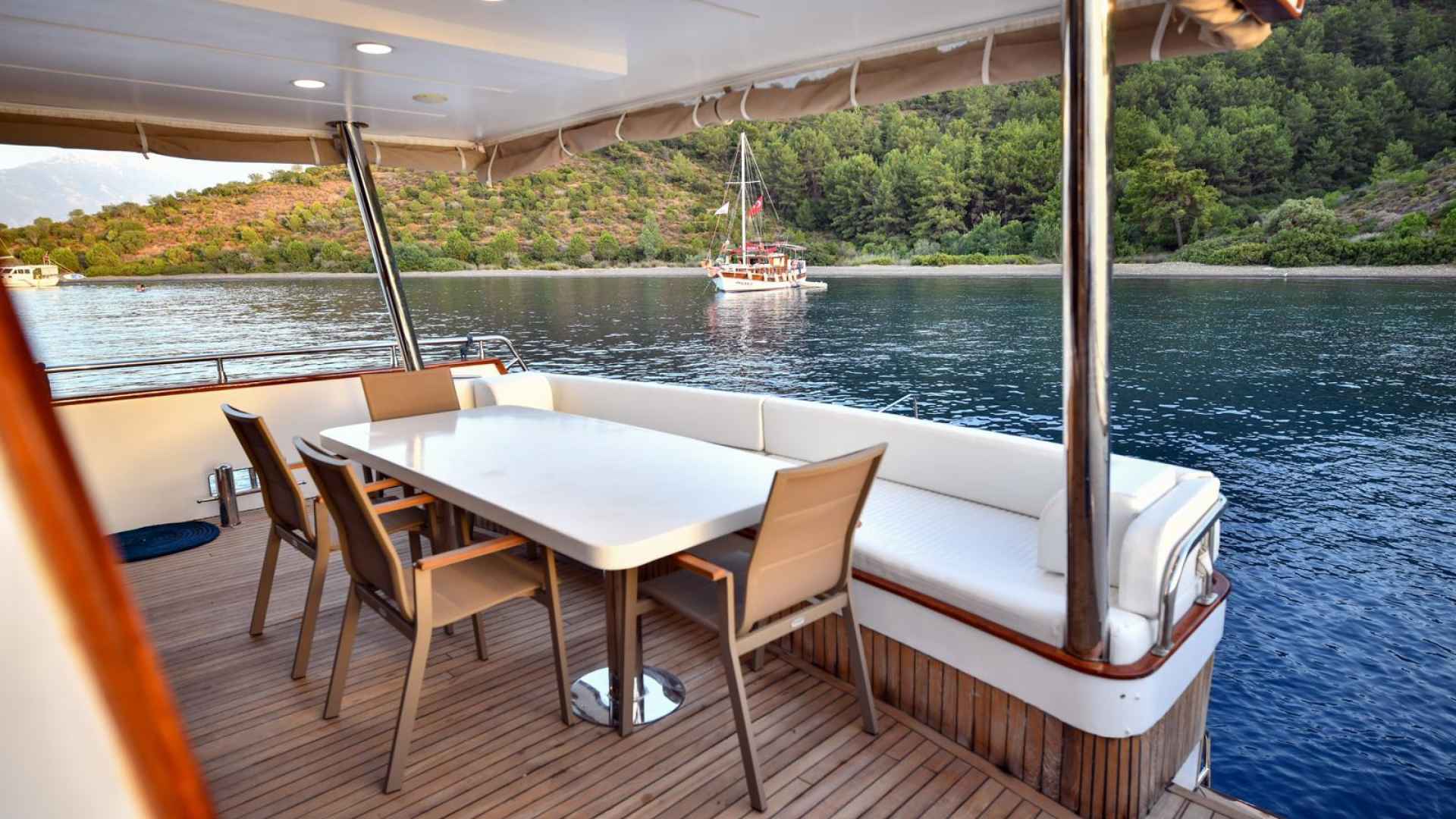 4 Kabin Trawler Kiralama 8 kişi Lüx  Konaklama