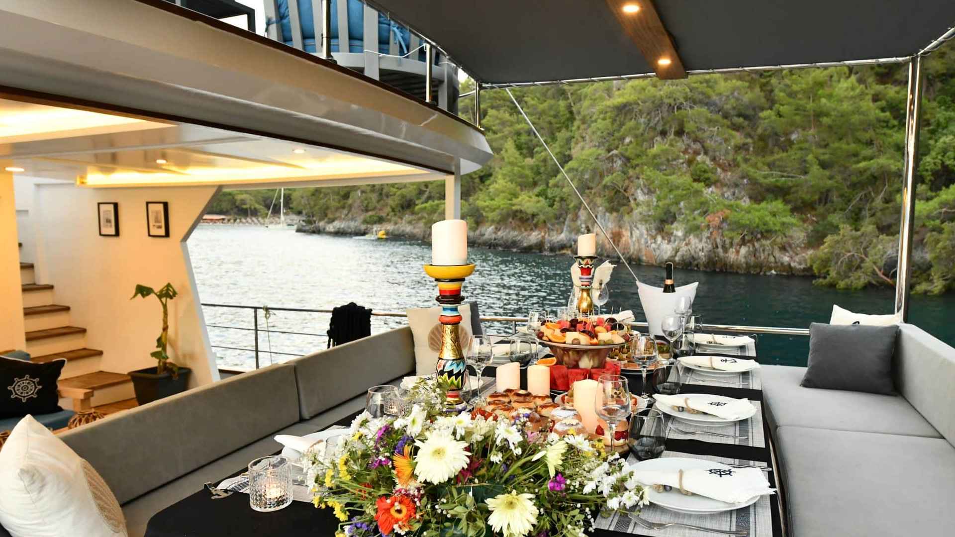 Lüx Yat Kiralama Fethiye Göcek 6 Kabin 24 M