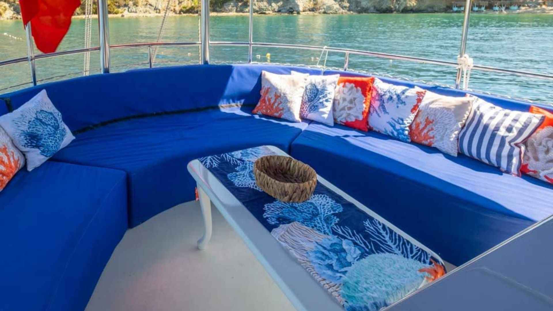 3 Kabinli Lüks Trawler – Göcek’te Konforlu Mavi Yolculuk Deneyimi