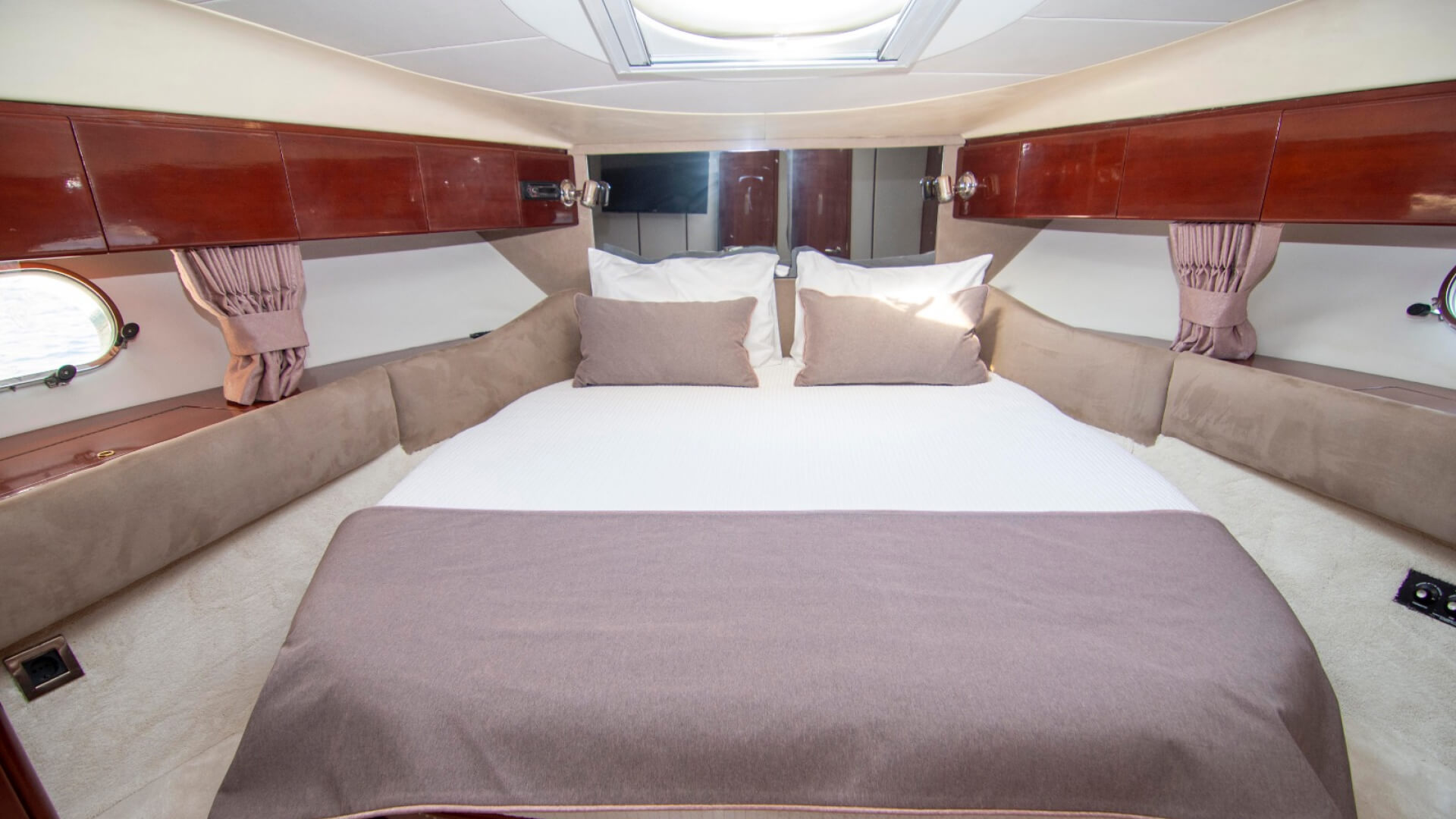 Göcek Lux Motoryat Princess 56 - 3 Kabin 18 Metre