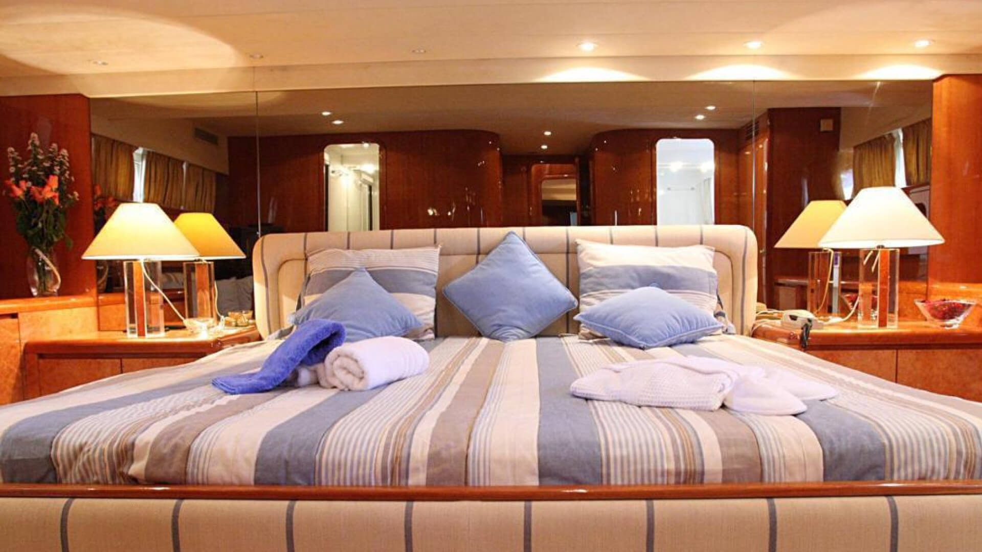 Göcek Delux Motoryat Falcon 80 - 4 Kabin 26 Metre