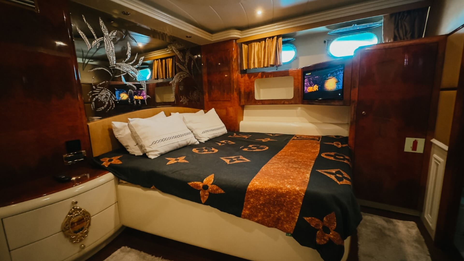 Özel ve Prestijli Exclusive Kiralık Yat 6 Kabin 42 Metre
