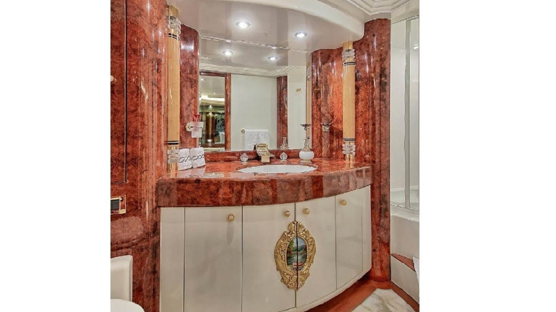 Özel ve Prestijli Exclusive Kiralık Yat 6 Kabin 42 Metre