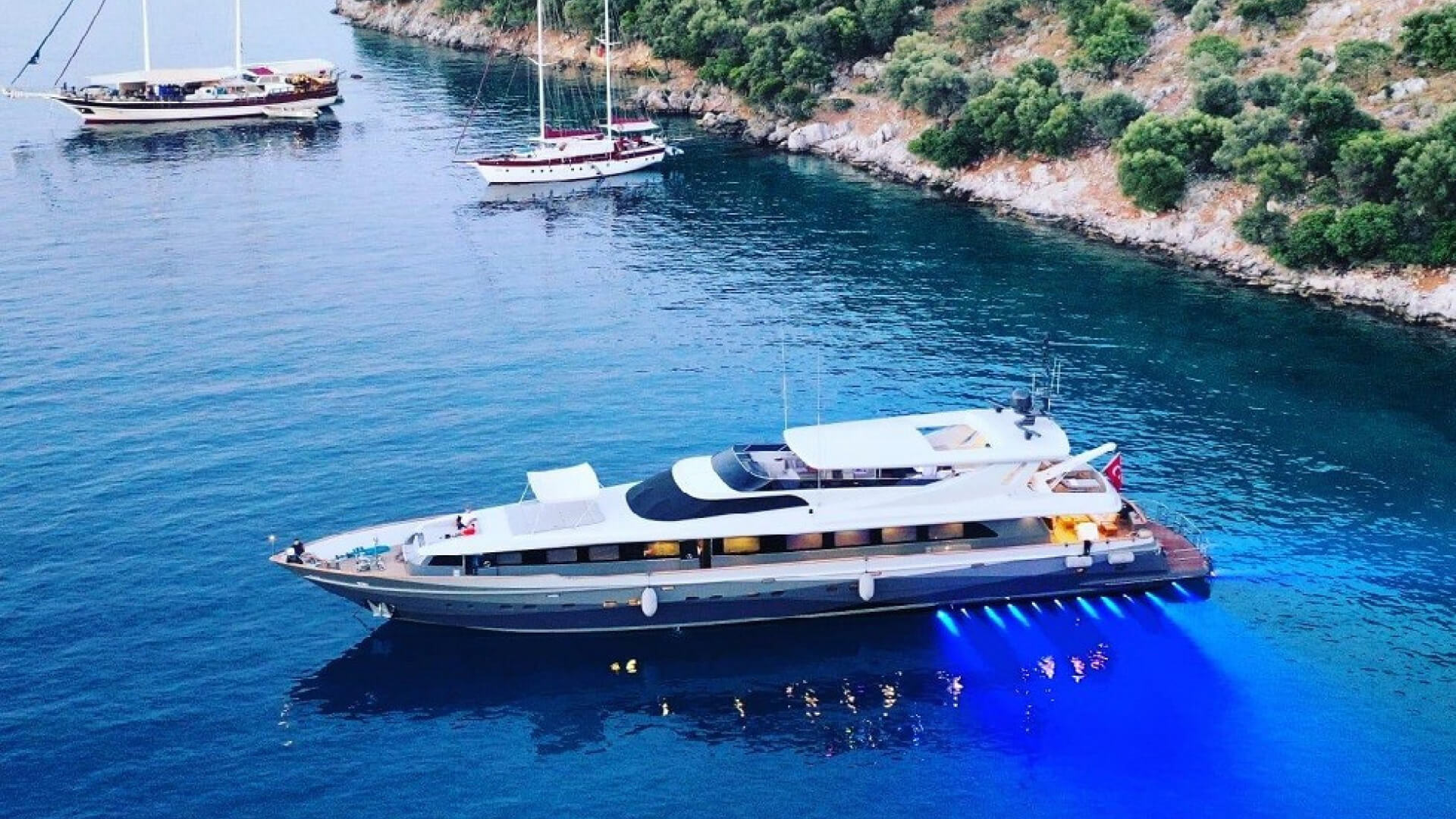 Özel ve Prestijli Exclusive Kiralık Yat 6 Kabin 42 Metre