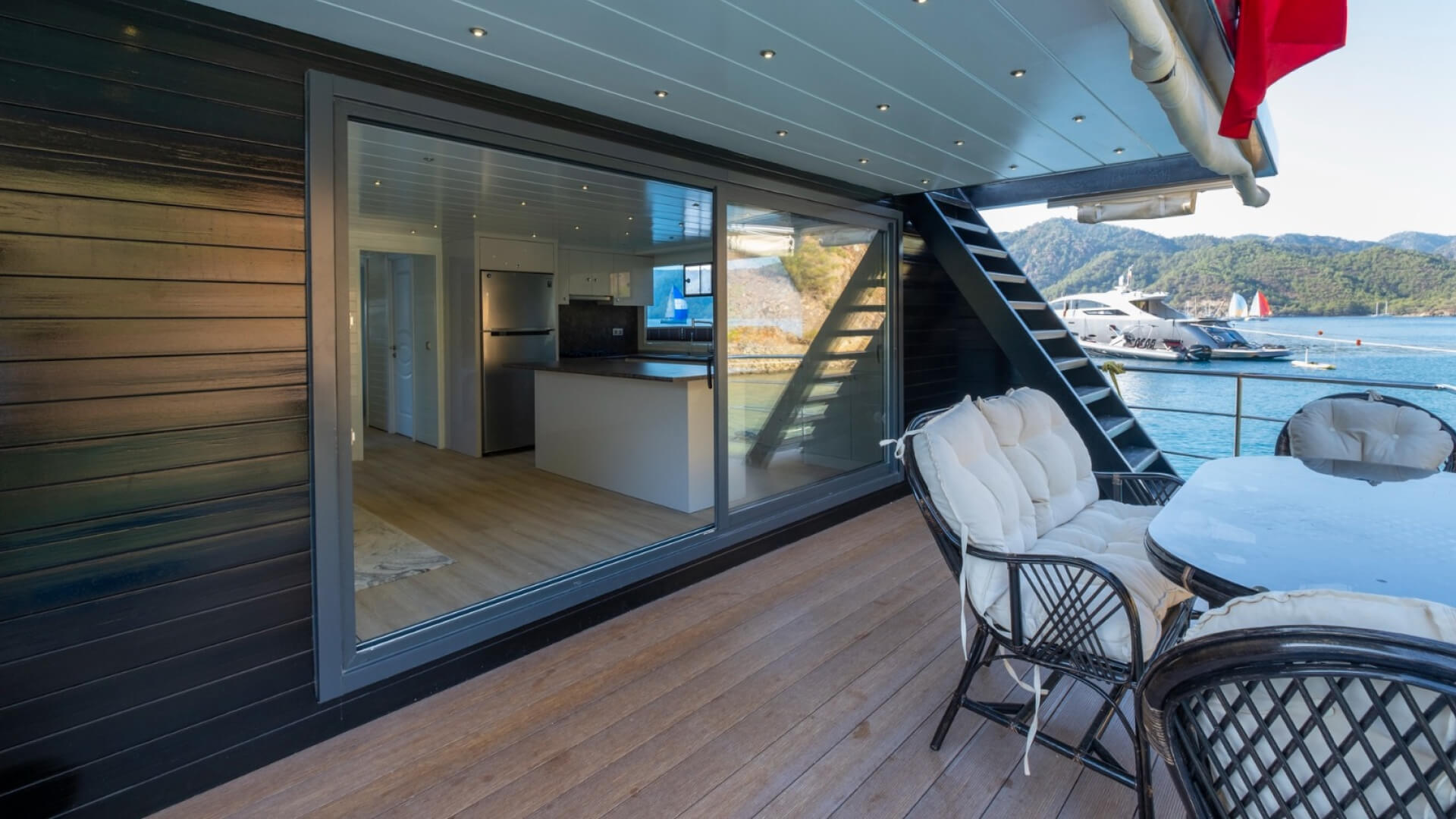 Lux Otel Konforunda Yüzen Ev Göcek 2 Kabin 4+2 Kişilik 20 Metre