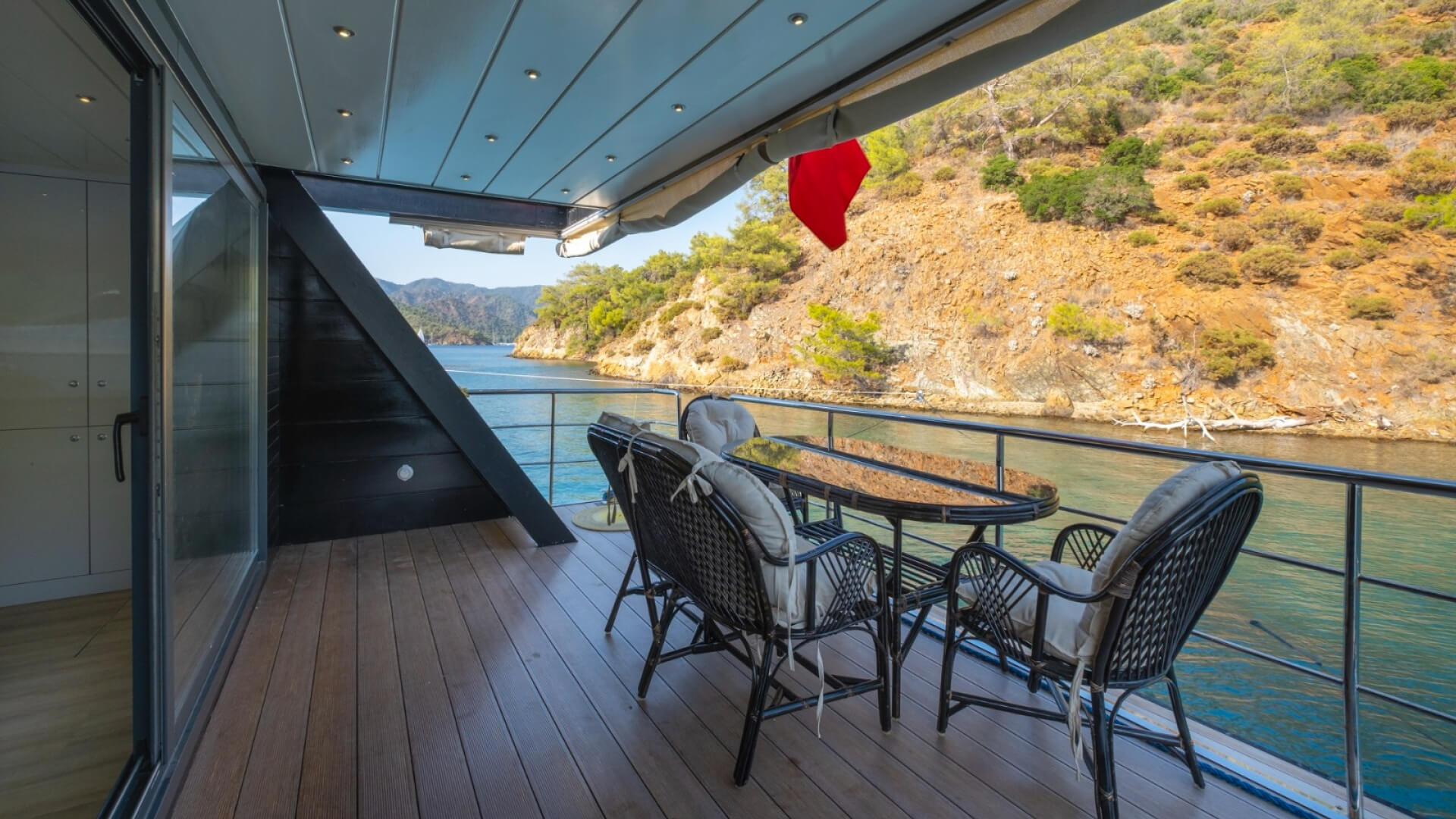 Lux Otel Konforunda Yüzen Ev Göcek 2 Kabin 4+2 Kişilik 20 Metre