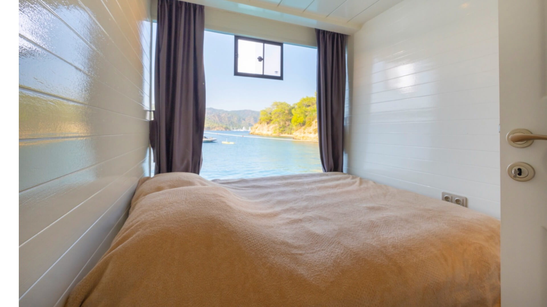 Lux Otel Konforunda Yüzen Ev Göcek 2 Kabin 4+2 Kişilik 20 Metre