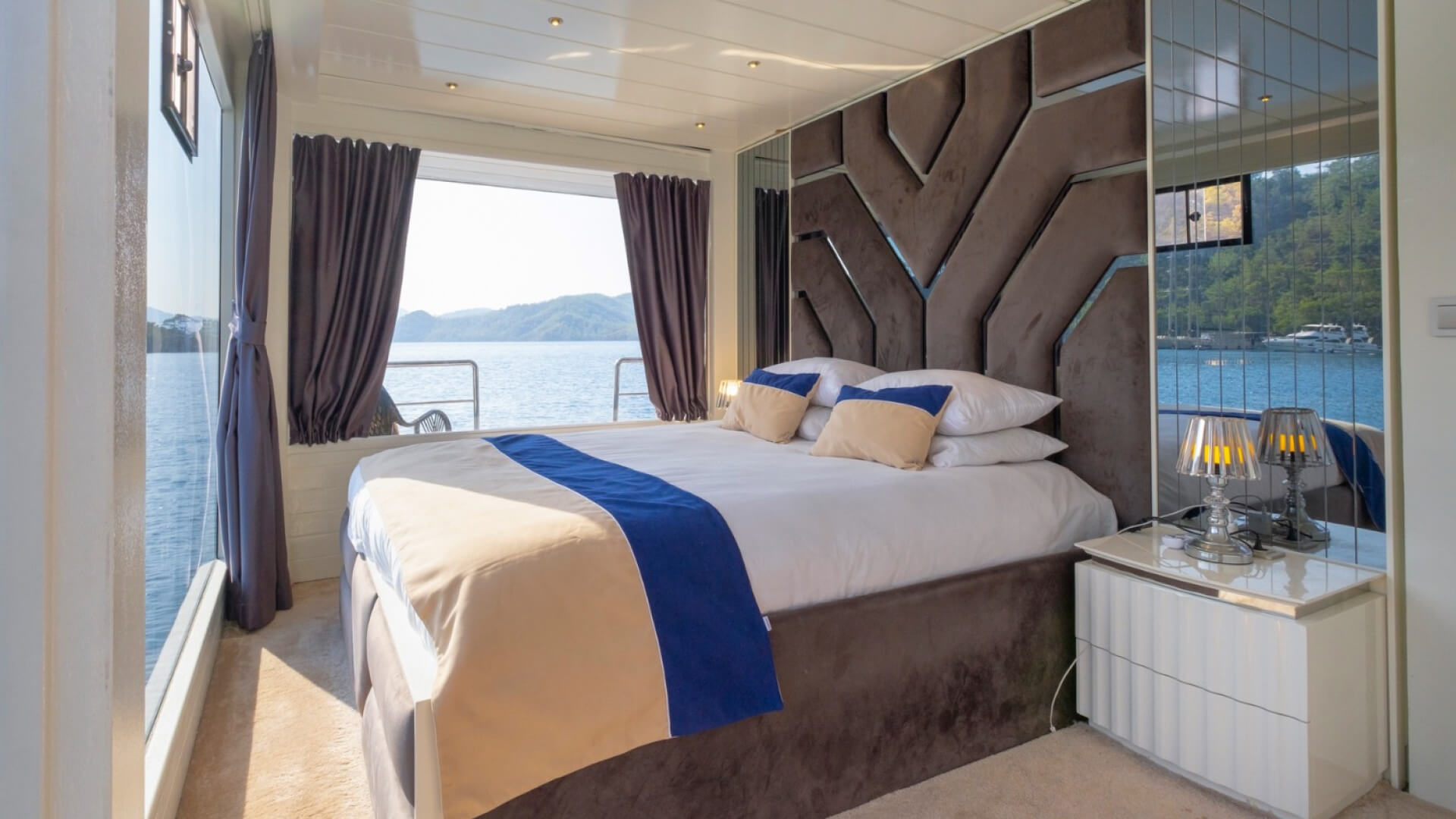 Lux Otel Konforunda Yüzen Ev Göcek 2 Kabin 4+2 Kişilik 20 Metre