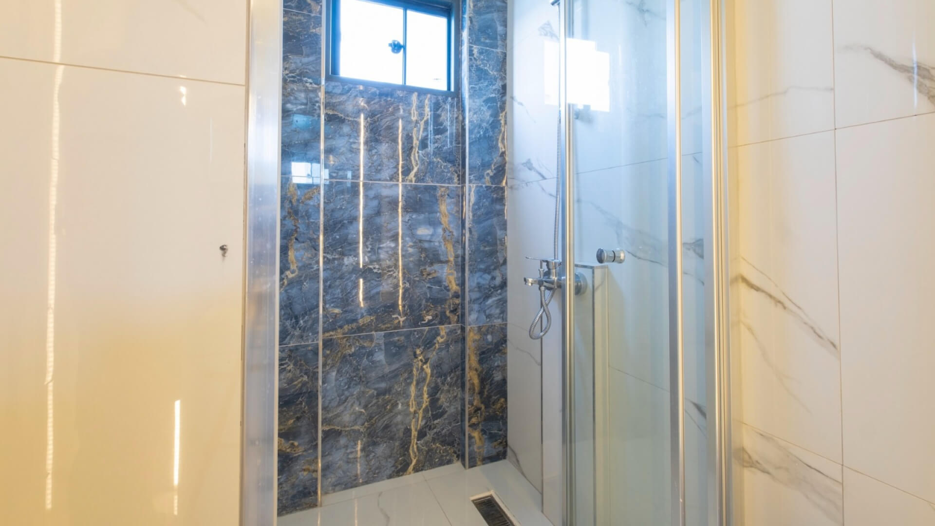 Lux Otel Konforunda Yüzen Ev Göcek 2 Kabin 4+2 Kişilik 20 Metre