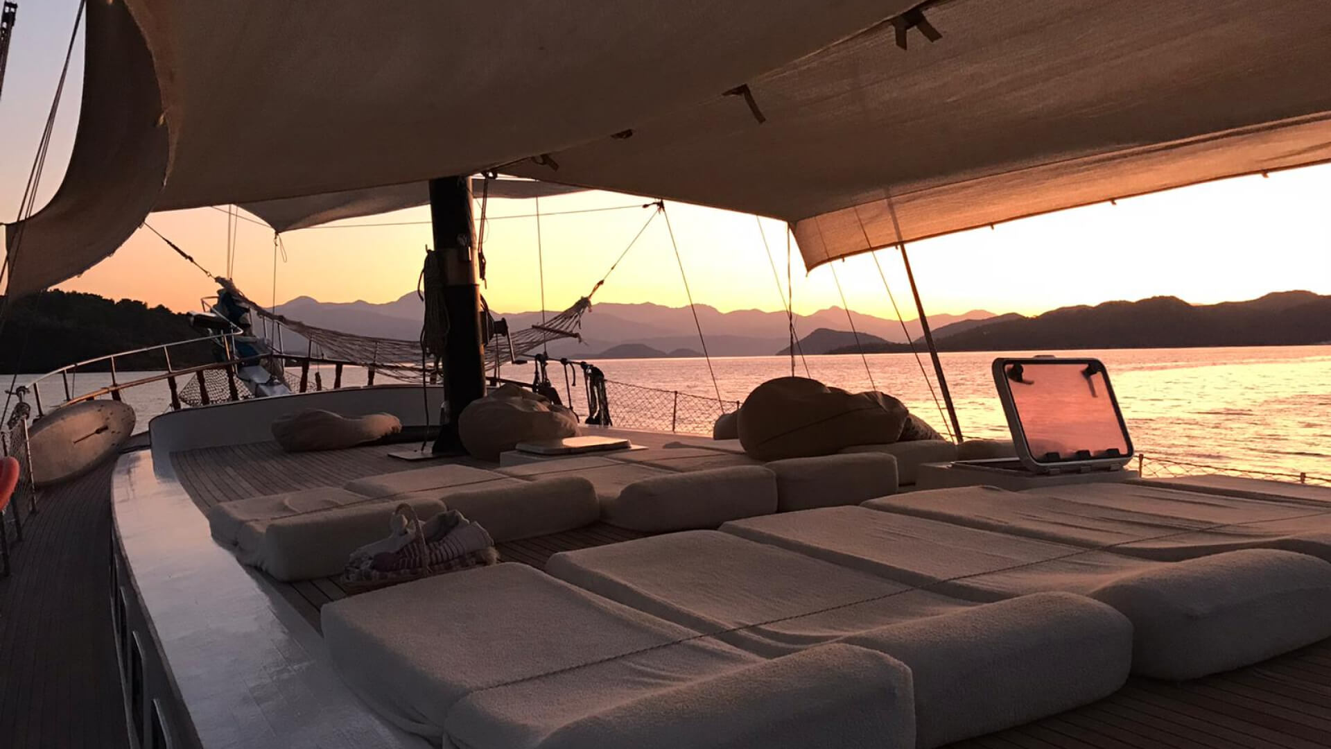Göcek Mavi Yolculuk Gulet Kiralama  5 Kabin 23 Metre