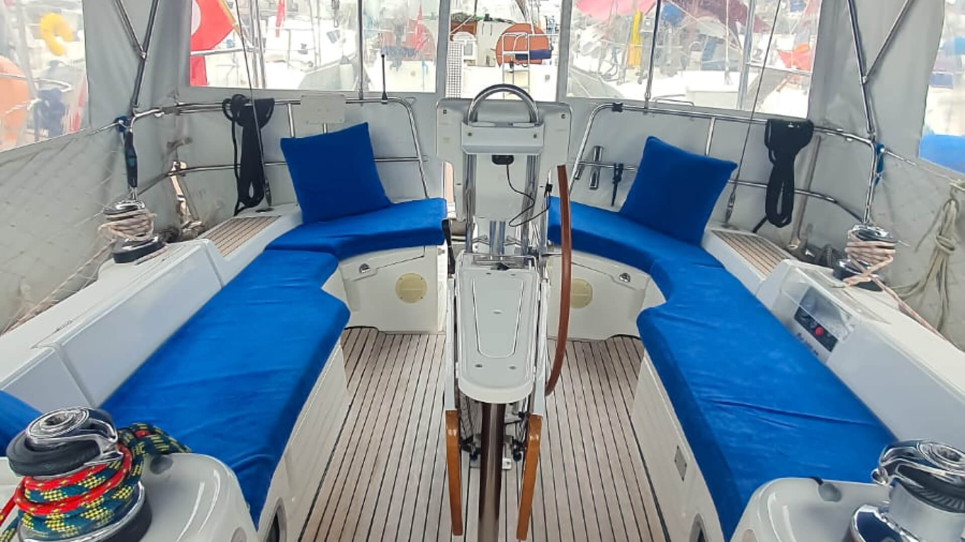 Kiralık Beneteau Ocianis Clipper 423 Göcek 3 Kabin 13 Metre