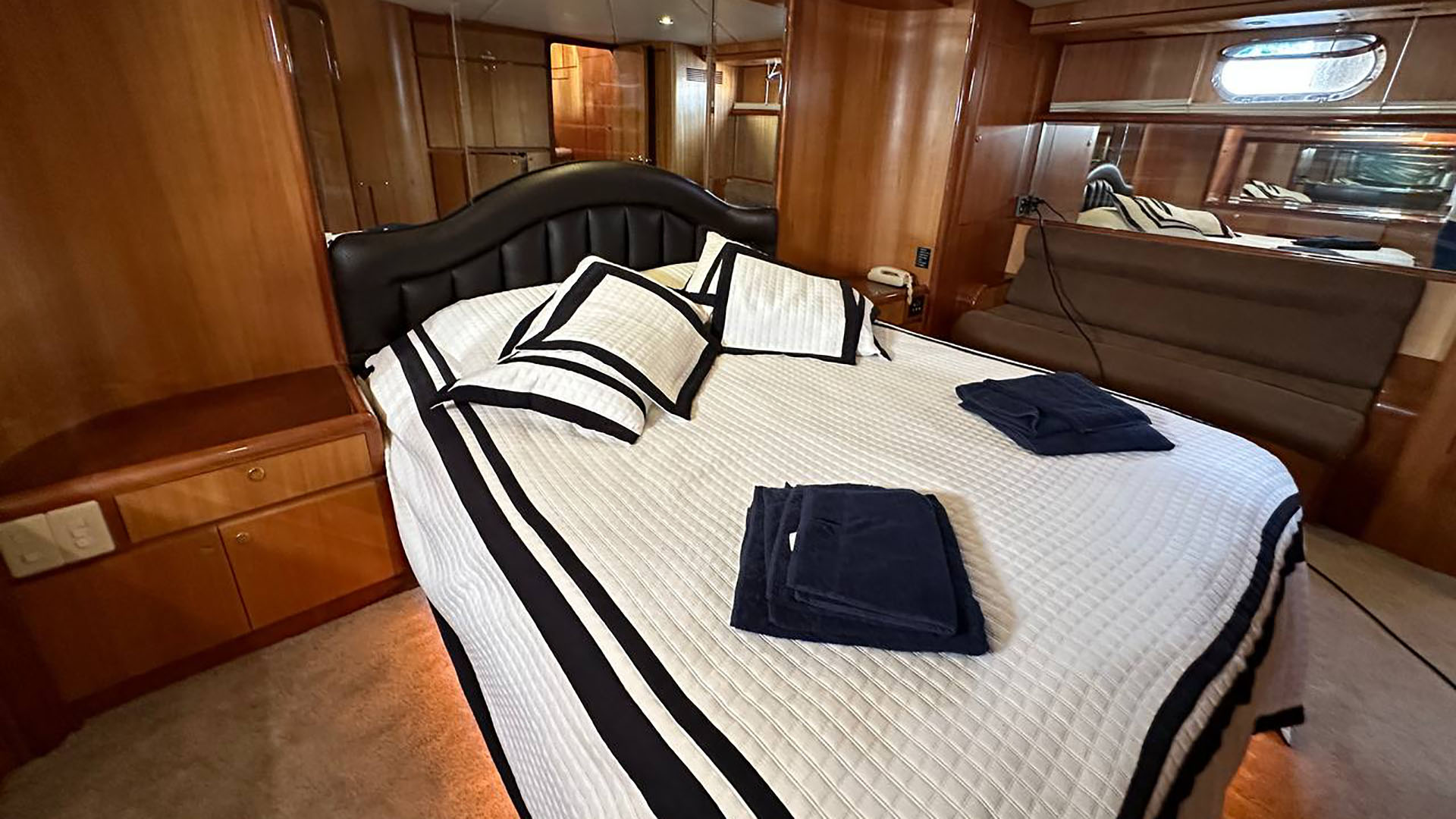 Golden Life Motoryat 4 Kabin 8 kişilik Göcek Fethiye Motoryat Kiralama