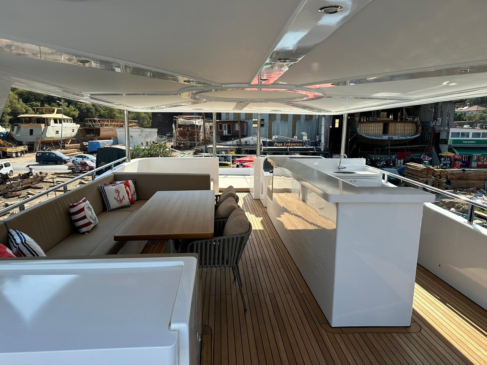 Fethiye Göcek Trawler Kiralama 4 Kabin 9 Kişilik 2023 Model 24 Metre