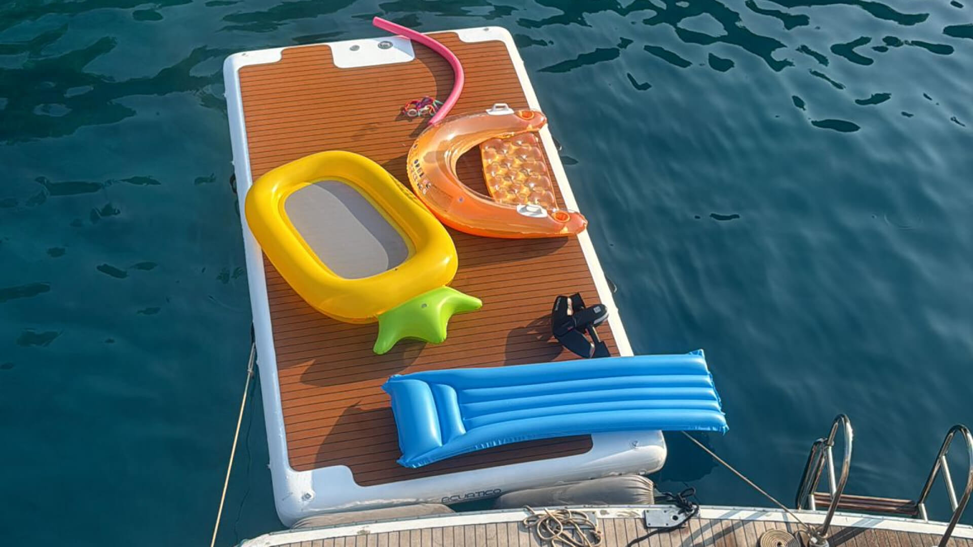 Delux Tekne Tatili Kiralık Motoryat 5 Kabin 27 Metre
