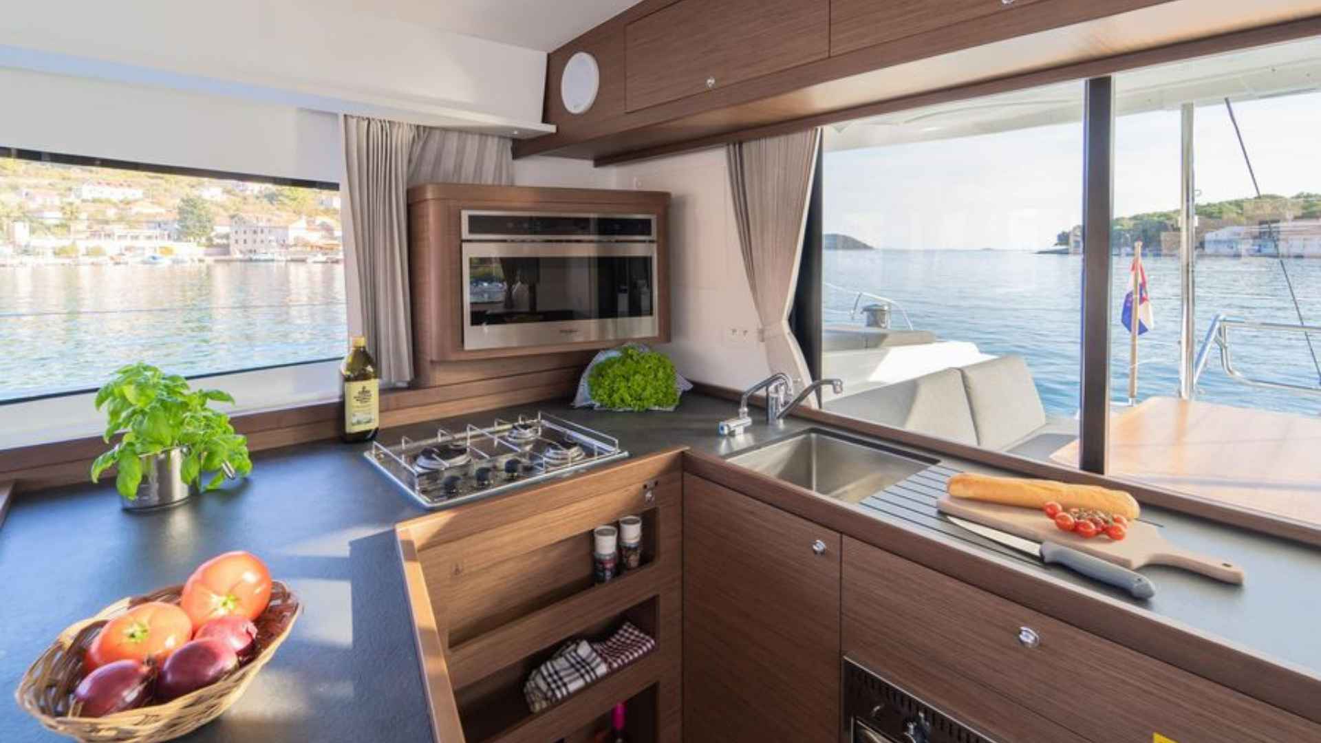 Lagoon 42 – Göcek’te Lüks Katamaran Kiralama Deneyimi