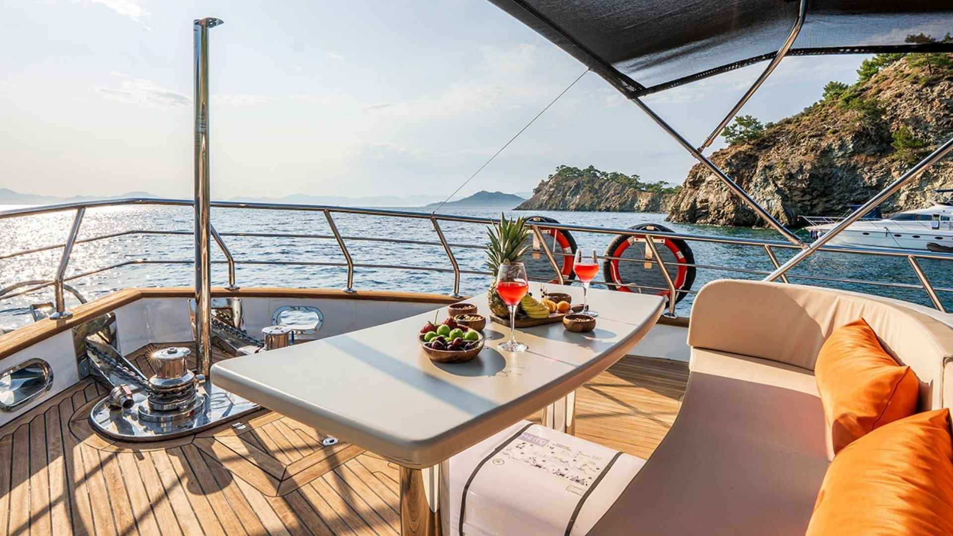 Mavi Yolculukta Şıklık ve Huzuru Bir Arada Sunan Trawler