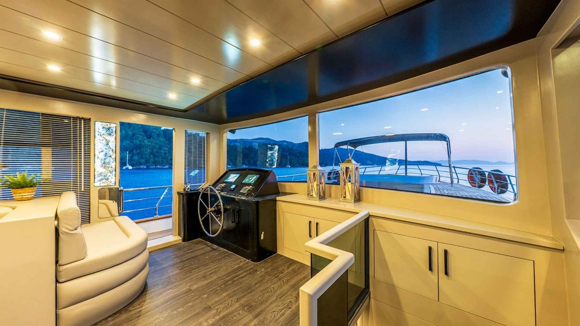 Mavi Yolculukta Şıklık ve Huzuru Bir Arada Sunan Trawler