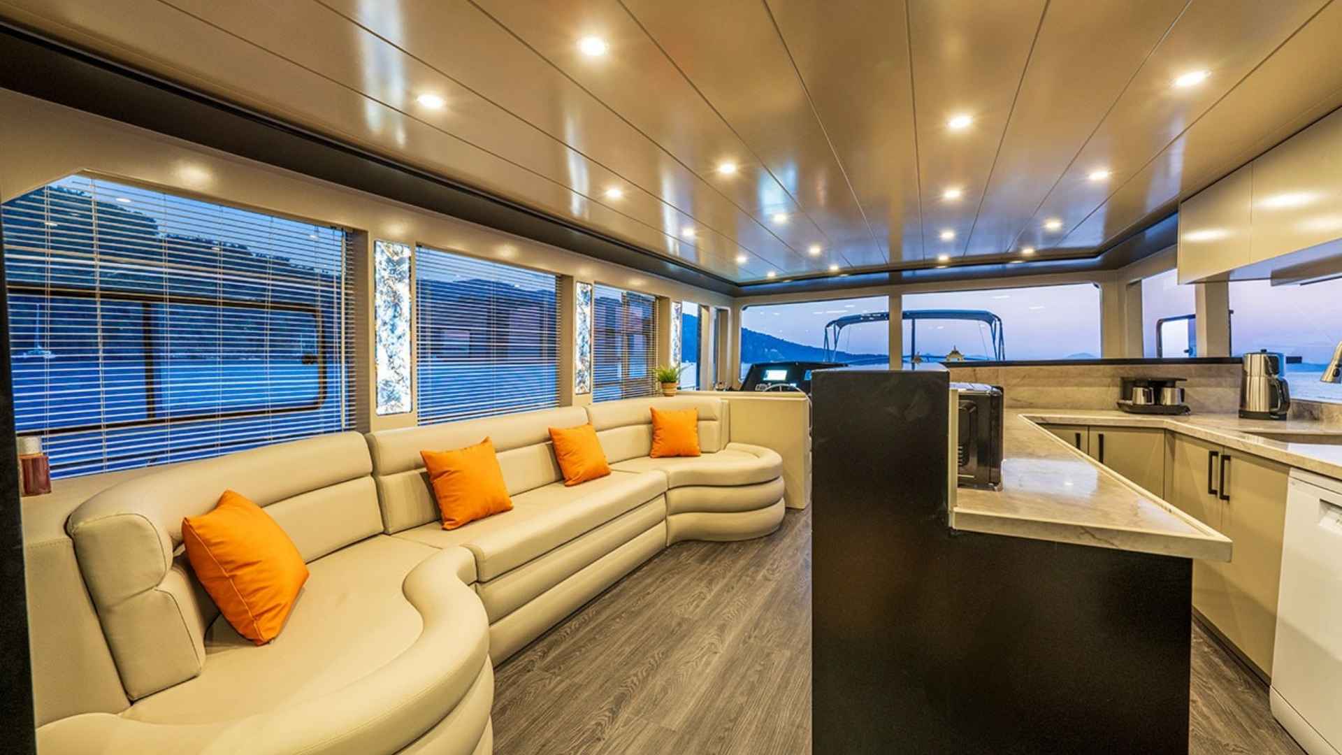 Mavi Yolculukta Şıklık ve Huzuru Bir Arada Sunan Trawler