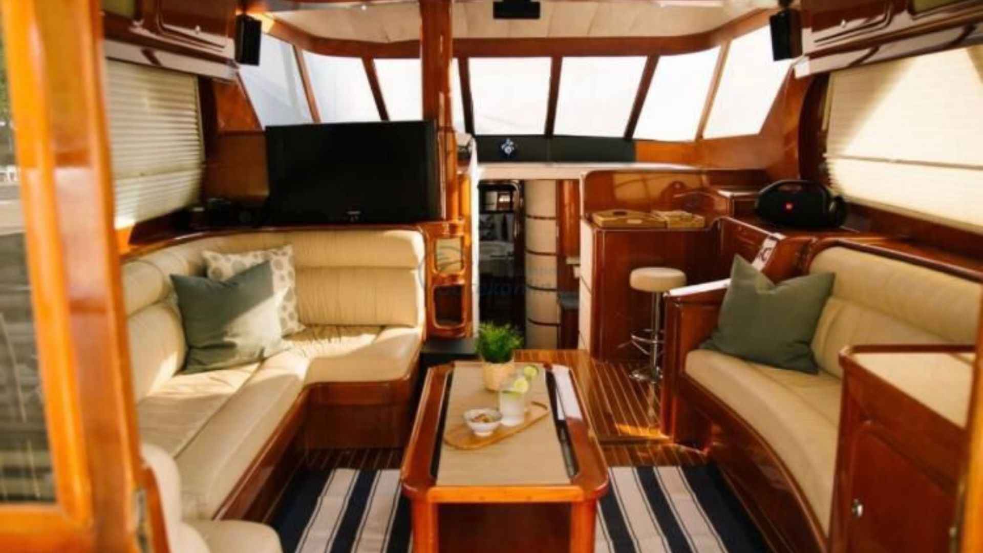 Göcek’te Lüks ve Konfor: 19 Metre Motoryat ile Unutulmaz Mavi Yolculuk
