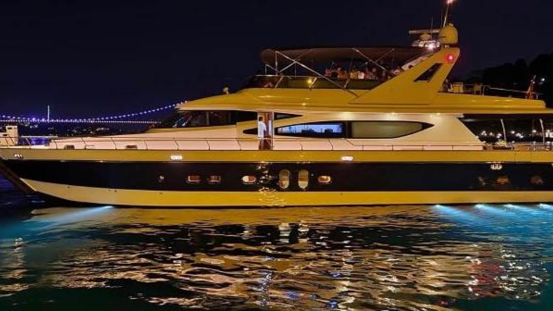 Delux Motoryat Boğaz Turu 4 Kabin 26 Metre