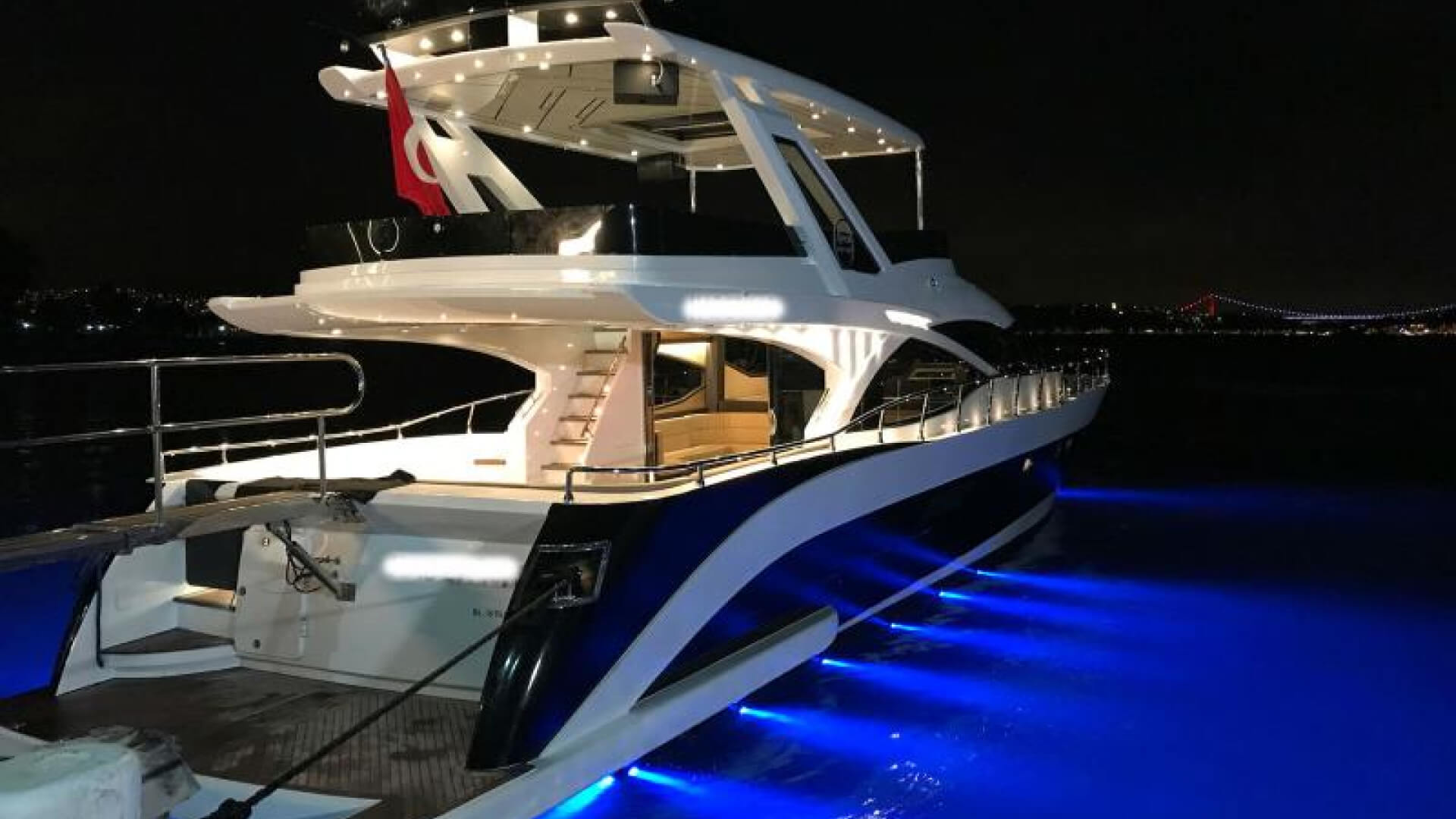 Delux Motoryat Boğaz Turu 2 Kabin 23 Metre