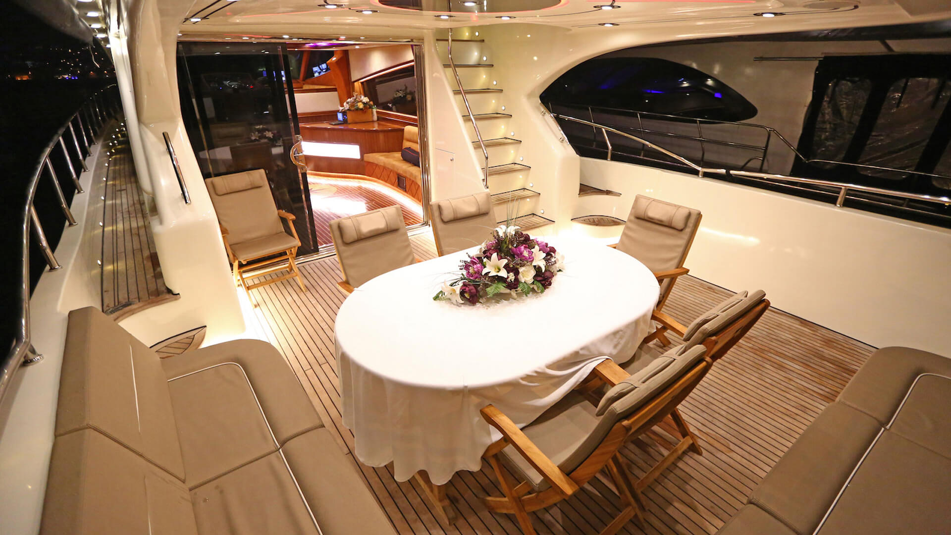 Delux Motoryat Boğaz Turu 2 Kabin 22 Metre