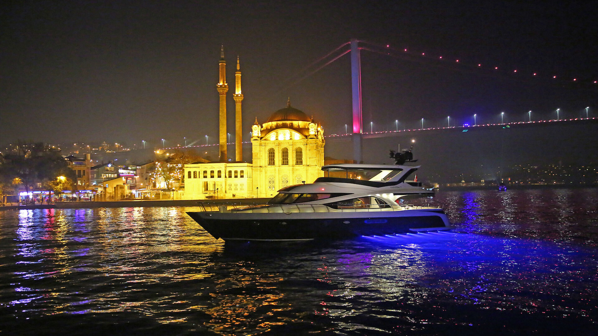 Delux Motoryat Boğaz Turu 2 Kabin 22 Metre