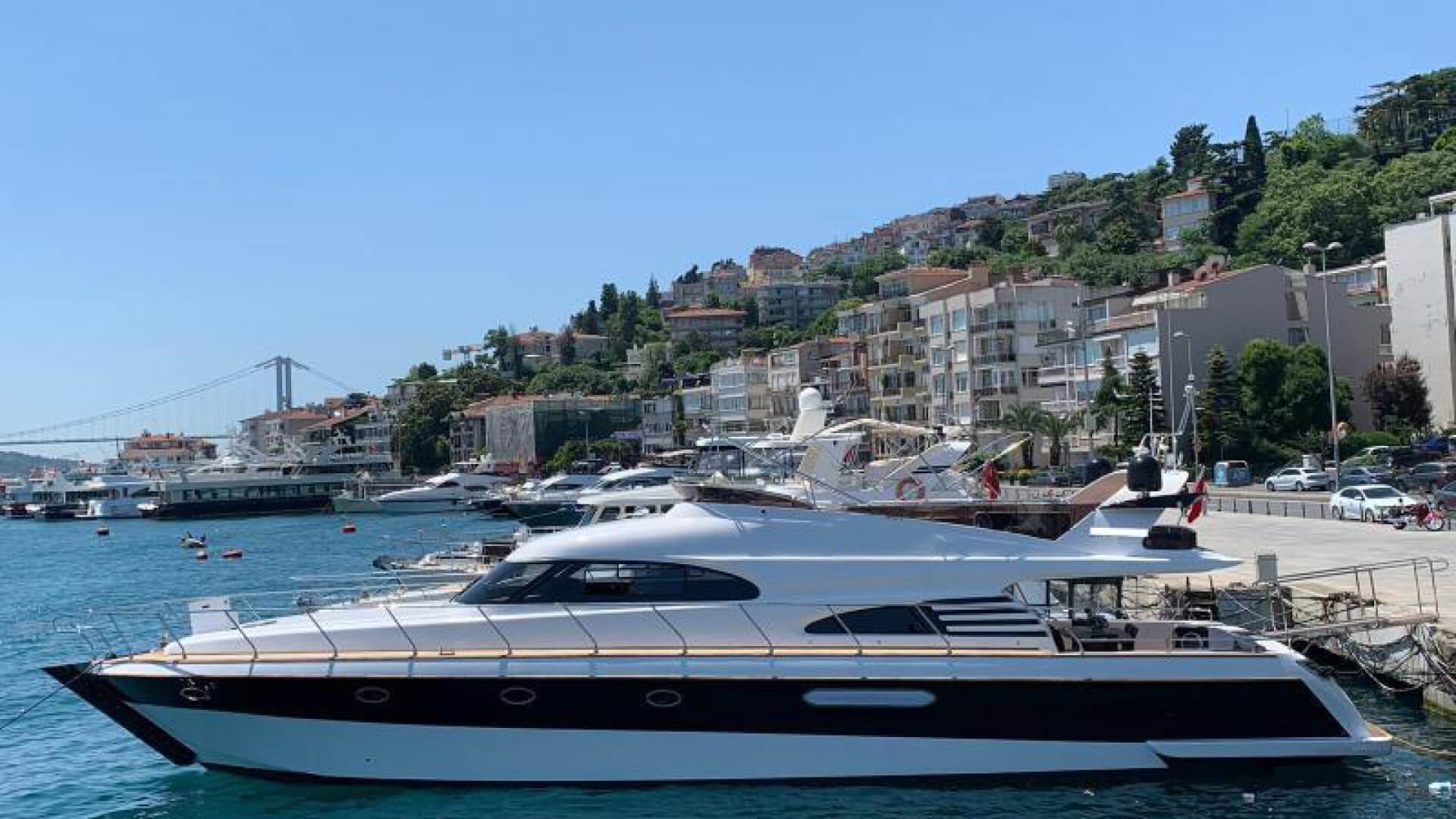 Delux Motoryat Saatlik Boğaz Turu 2 Kabin 22 Metre