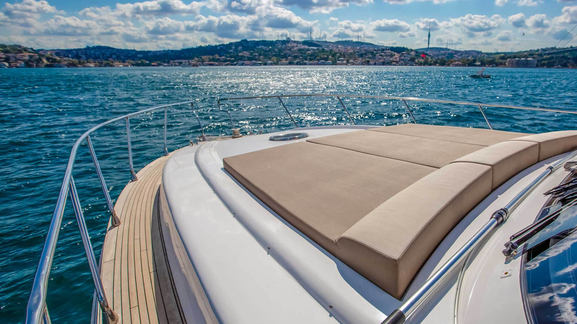 Delux Motoryat Saatlik Boğaz Turu 2 Kabin 22 Metre