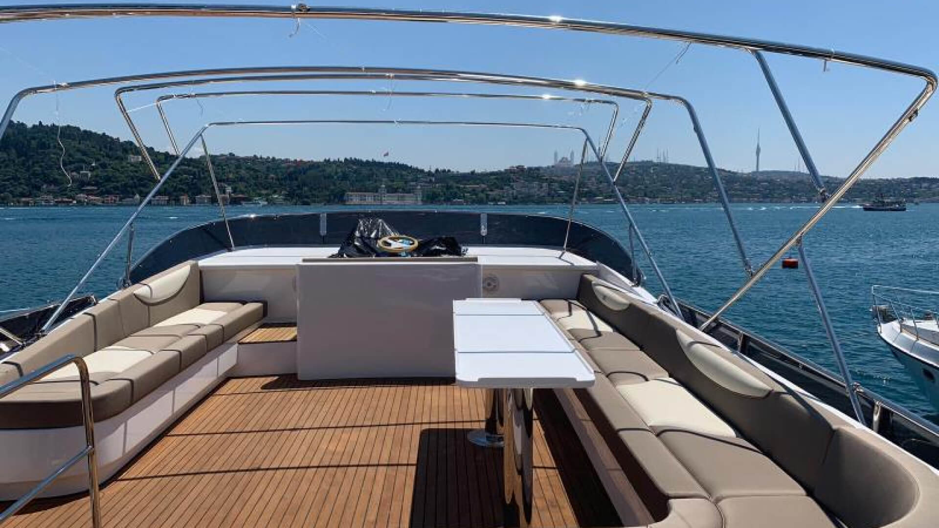 Delux Motoryat Saatlik Boğaz Turu 2 Kabin 22 Metre