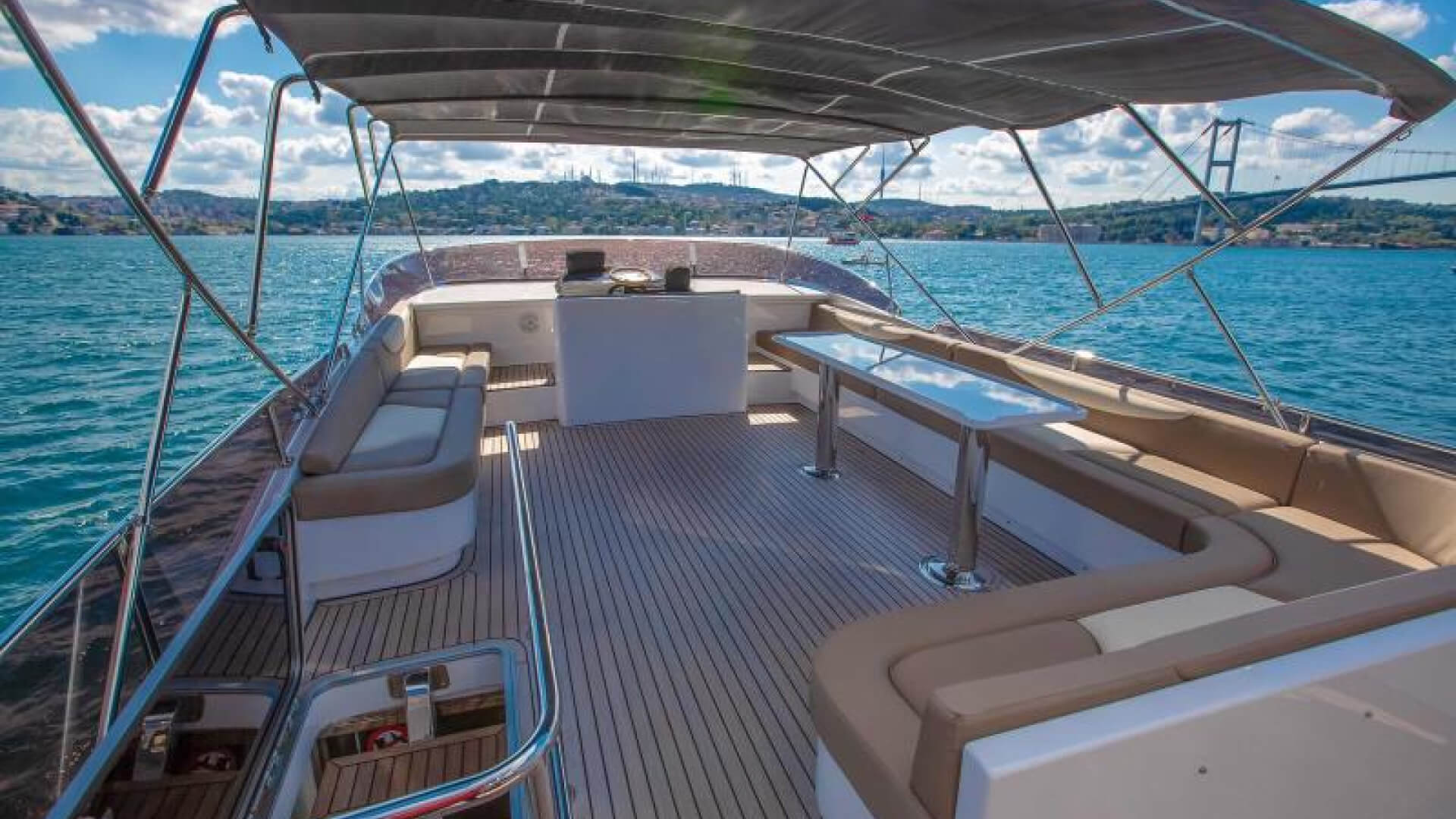 Delux Motoryat Saatlik Boğaz Turu 2 Kabin 22 Metre
