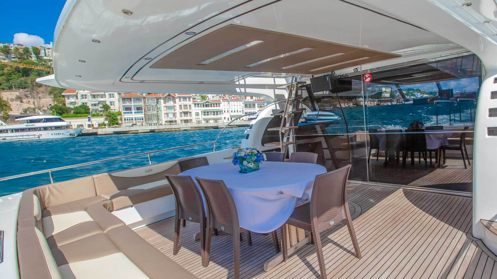 Delux Motoryat Saatlik Boğaz Turu 2 Kabin 22 Metre
