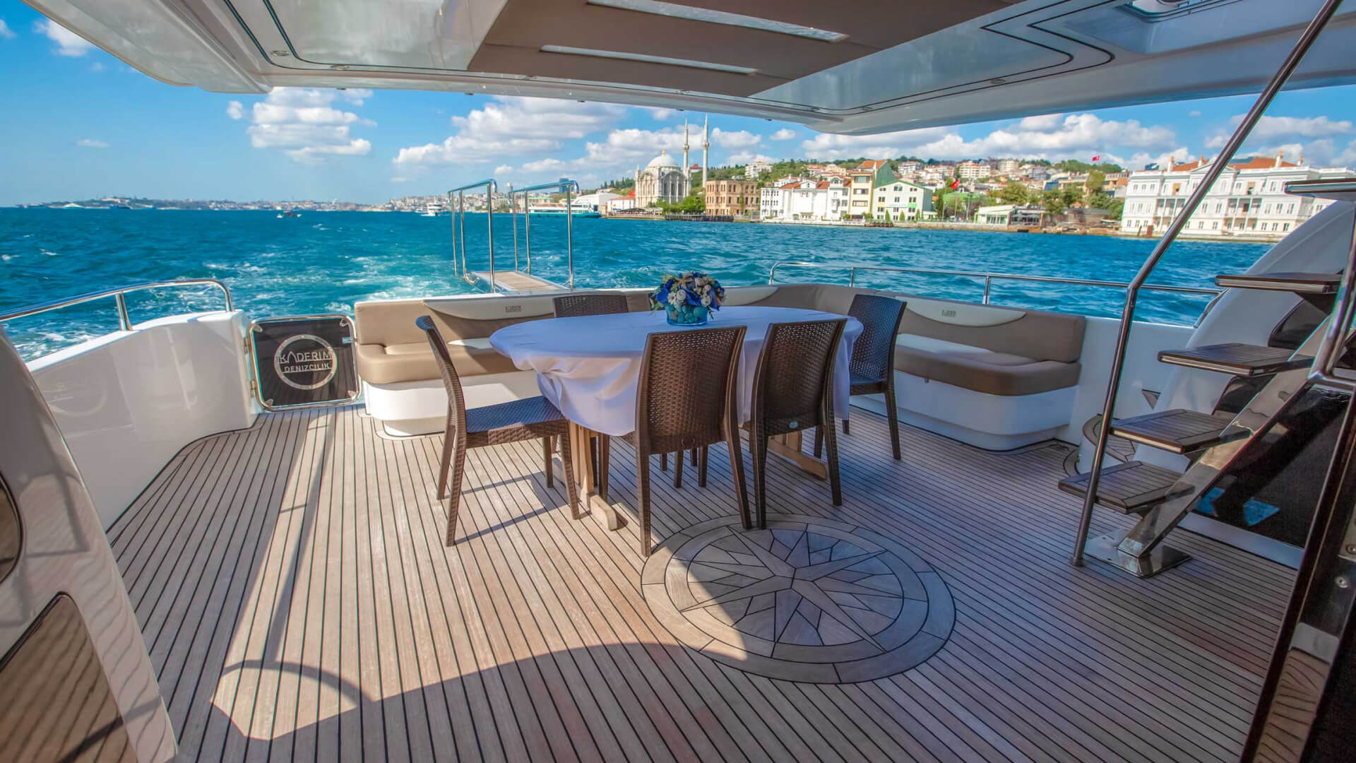 Delux Motoryat Saatlik Boğaz Turu 2 Kabin 22 Metre