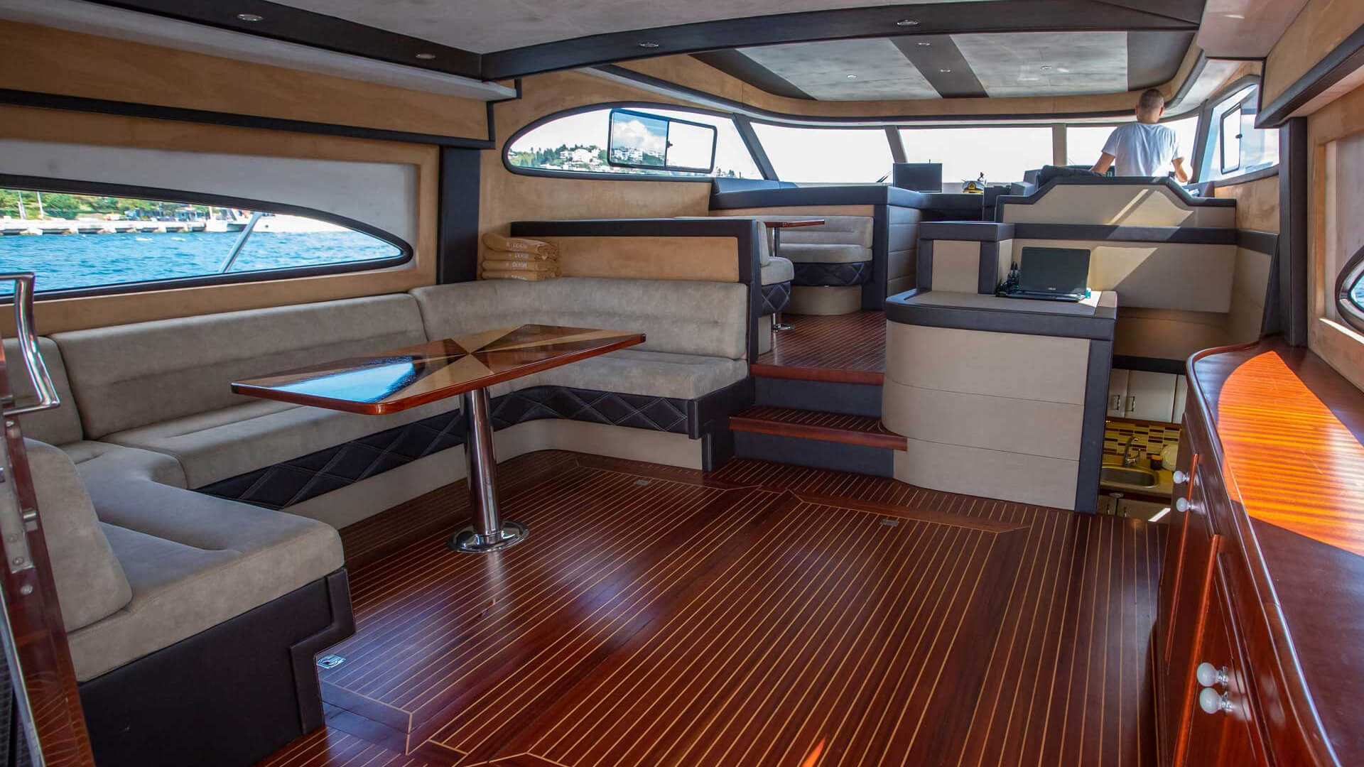 Delux Motoryat Saatlik Boğaz Turu 2 Kabin 22 Metre