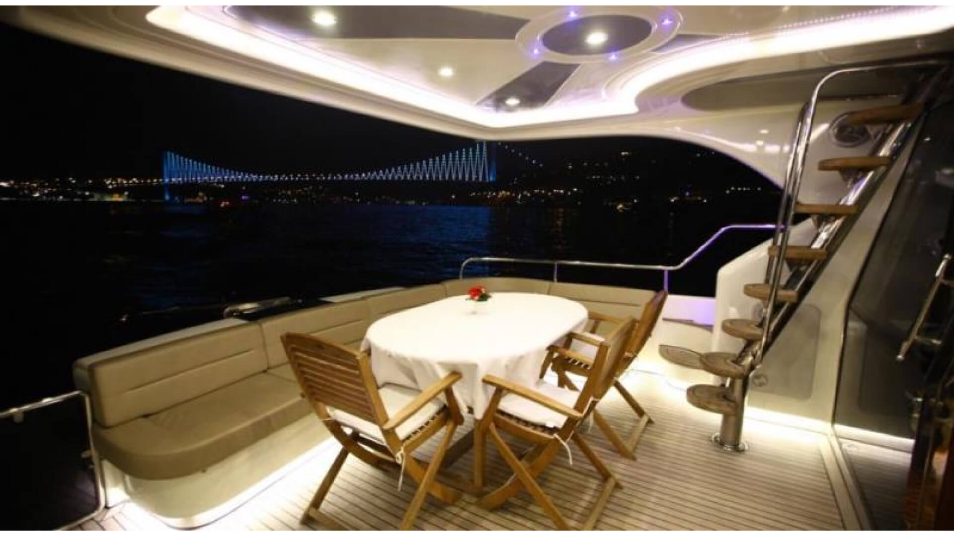 Delux Motoryat Boğaz Turu 3 Kabin 18 Metre