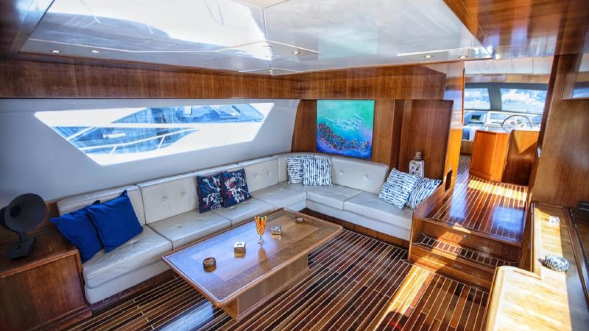 Delux Motoryat Saatlik Kiralama 3 Kabin 26 Metre