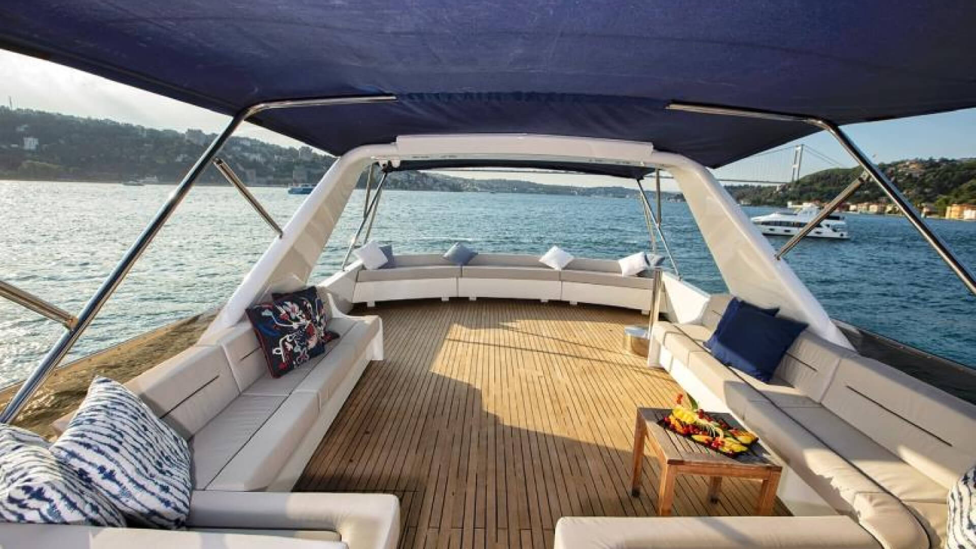 Delux Motoryat Saatlik Kiralama 3 Kabin 26 Metre