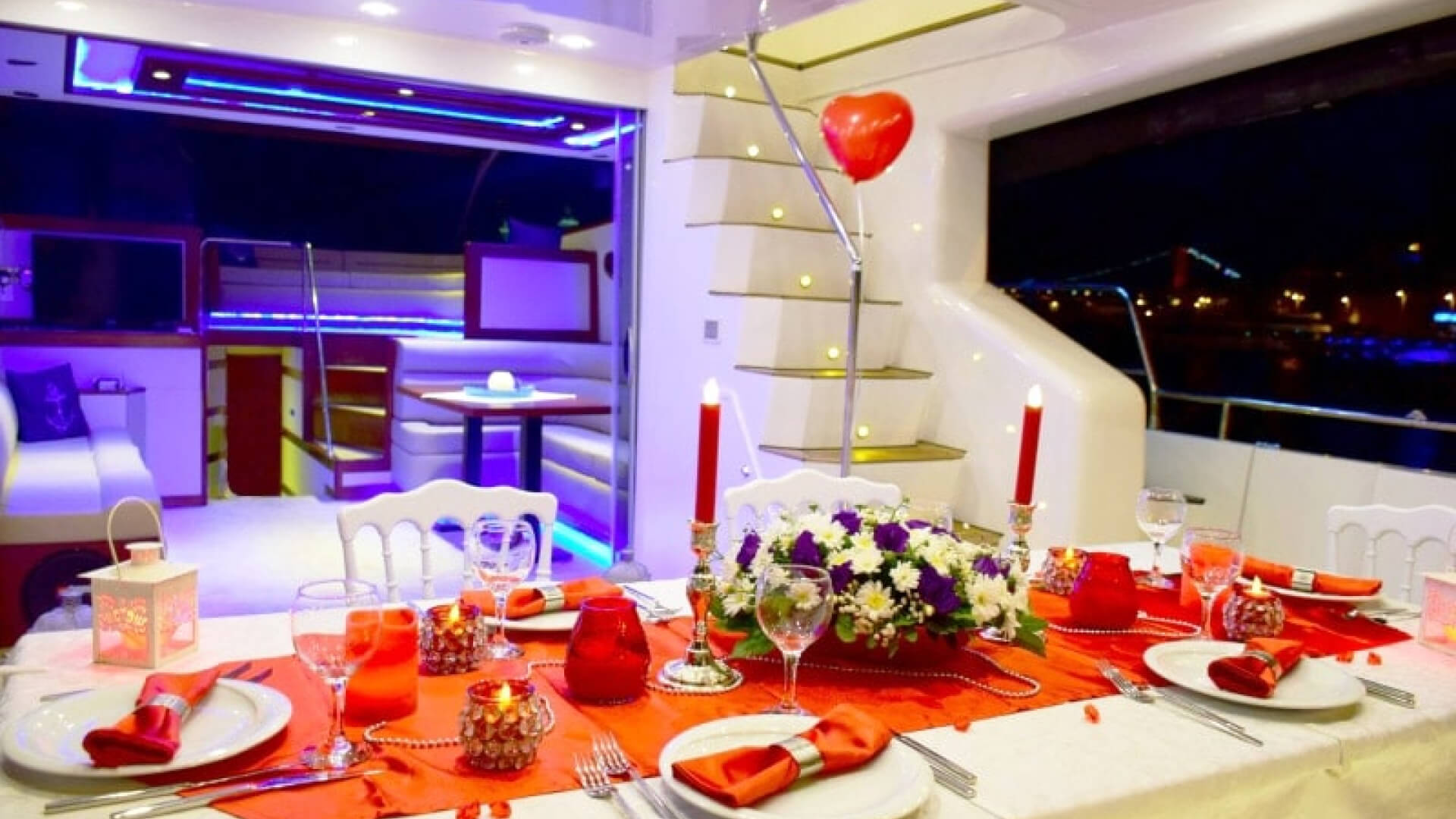 Delux Motoryat Boğaz Turu 1 Kabin 22 Metre
