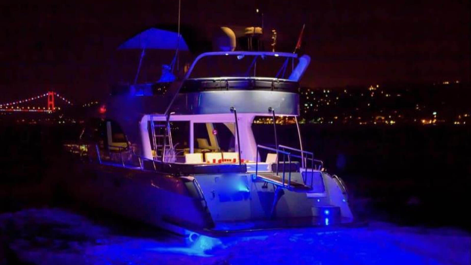 Delux Motoryat Boğaz Turu 1 Kabin 21 Metre