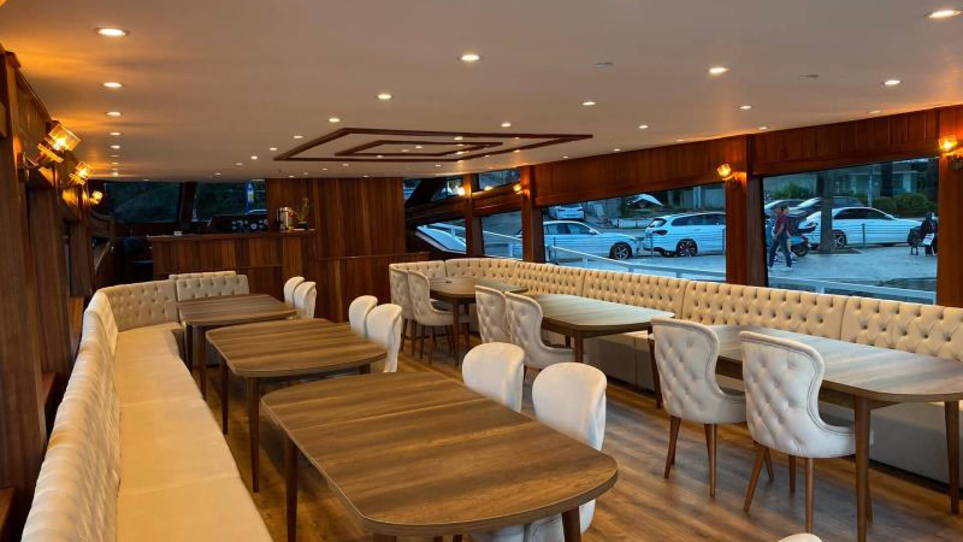 İstanbul Boğazı Davet Teknesi Kiralama 70 Kişi