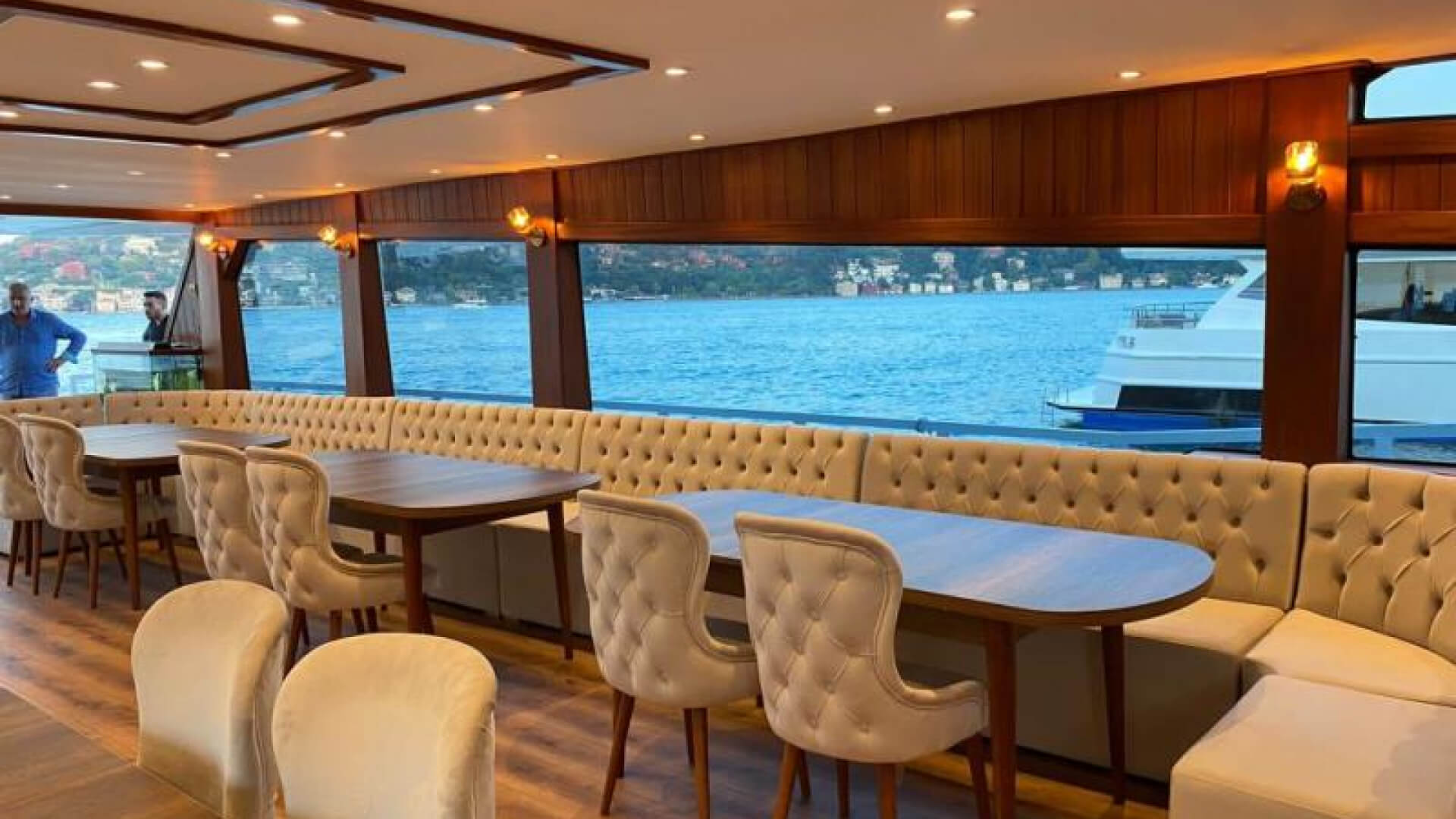 İstanbul Boğazı Davet Teknesi Kiralama 70 Kişi