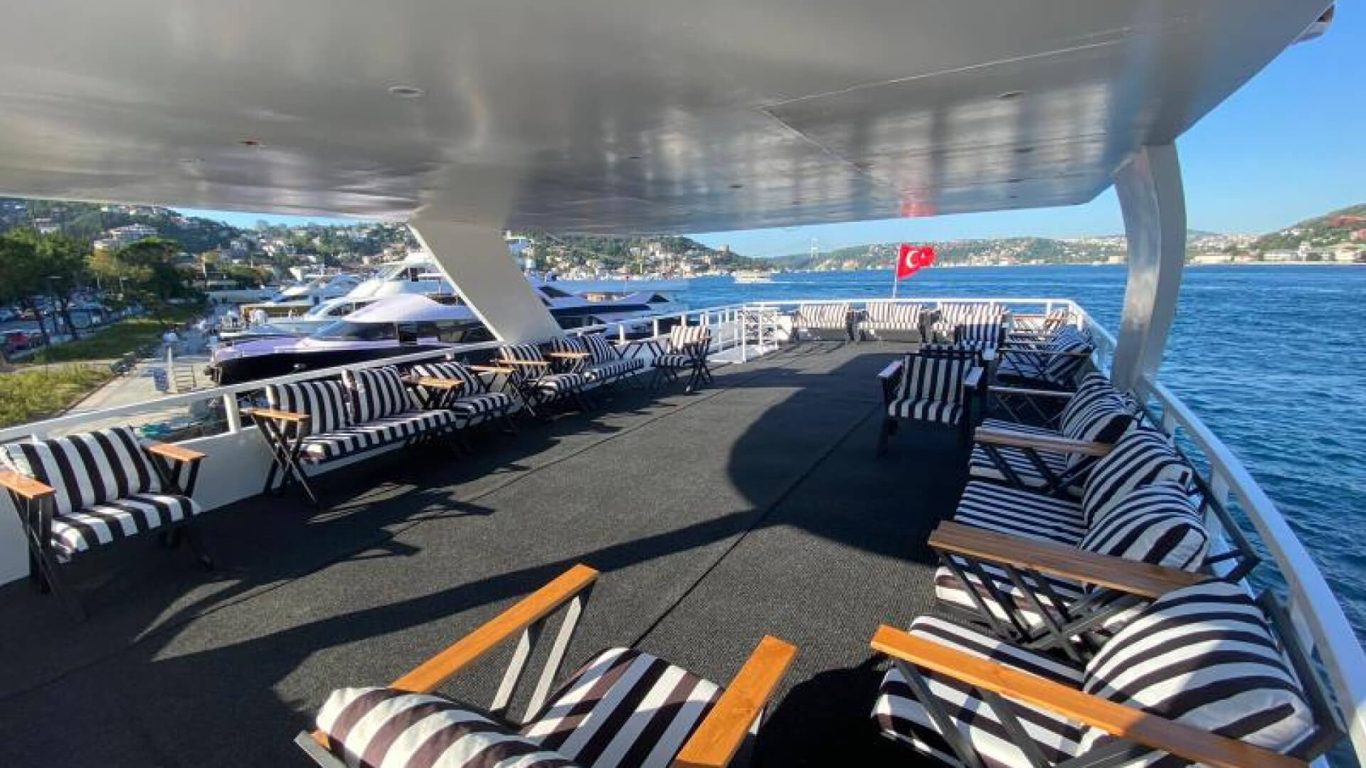 İstanbul Boğazı Davet Teknesi Kiralama 70 Kişi