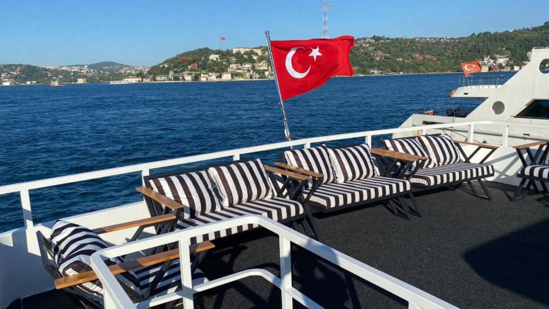 İstanbul Boğazı Davet Teknesi Kiralama 70 Kişi