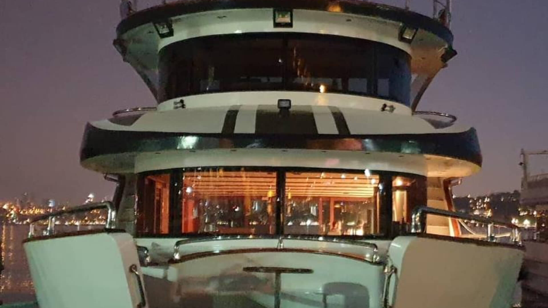 Saatlik Davet Teknesi Kiralama 42 Kişilik 26 Metre